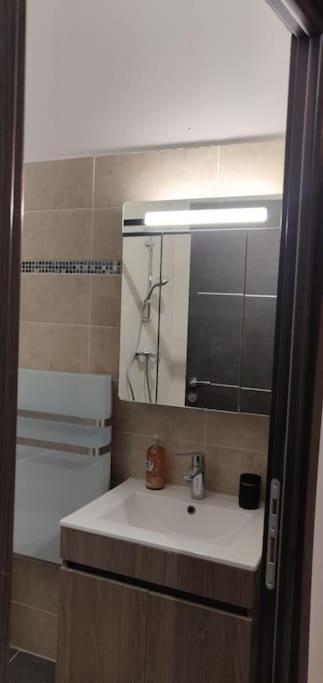 Appartement Confort Equipe Au Coeur De ベジエ エクステリア 写真