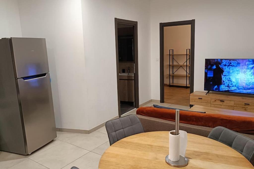 Appartement Confort Equipe Au Coeur De ベジエ エクステリア 写真