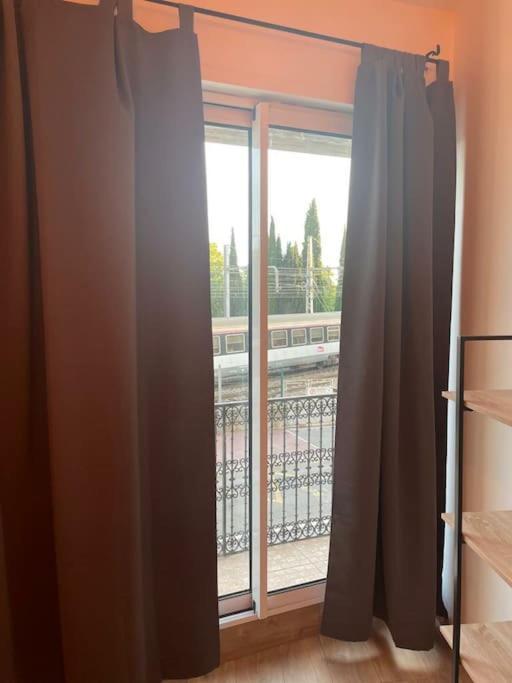 Appartement Confort Equipe Au Coeur De ベジエ エクステリア 写真
