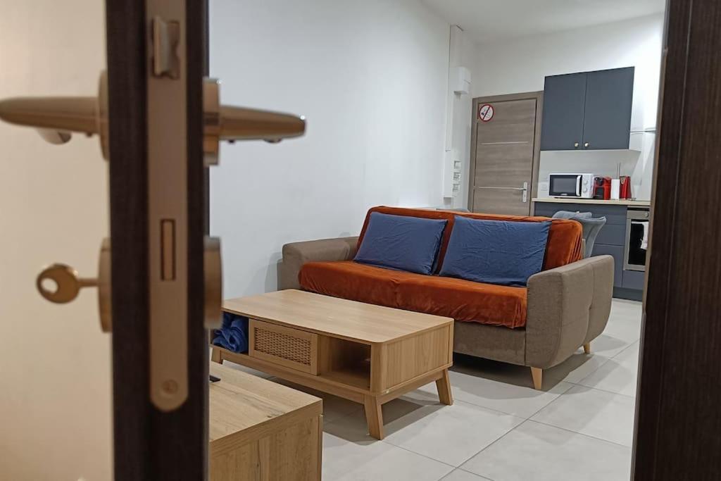 Appartement Confort Equipe Au Coeur De ベジエ エクステリア 写真